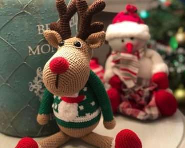 Making Christmas Deer with Amigurumi